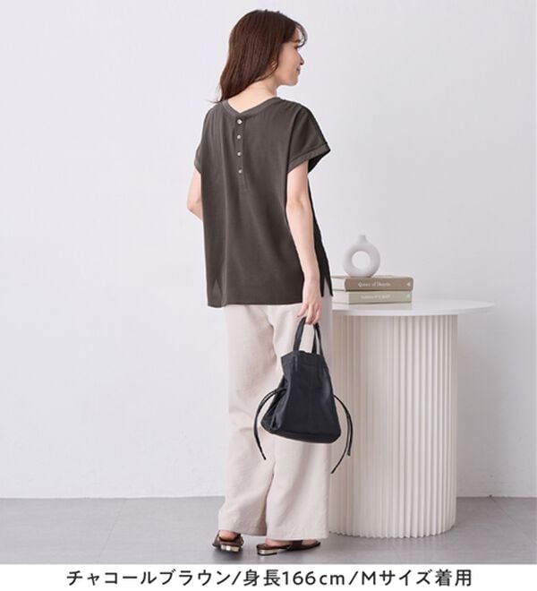 Viola e Viola（ヴィオラ エ ヴィオラ）の「さらさらＥＡＳＹ　前後２ＷＡＹヘンリーネックＴブラウス（ブラウス）」｜詳細画像