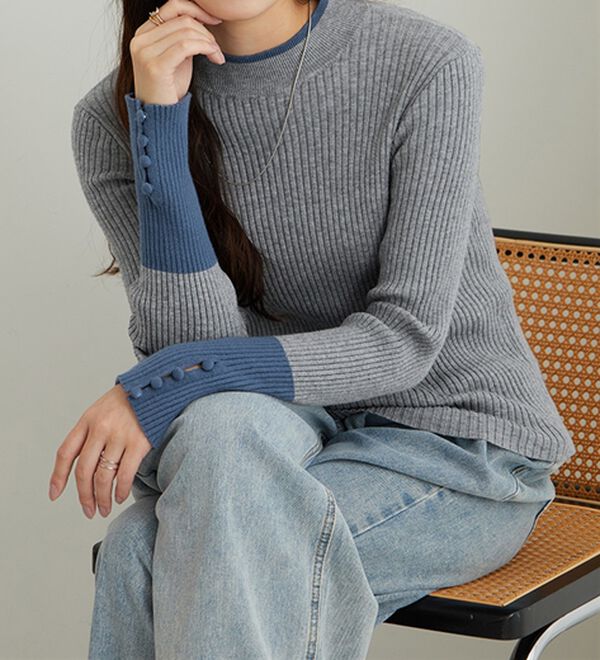 GeeRA（ジーラ）の「配色デザインくるみボタン付リブニット（ニット・セーター）」｜詳細画像