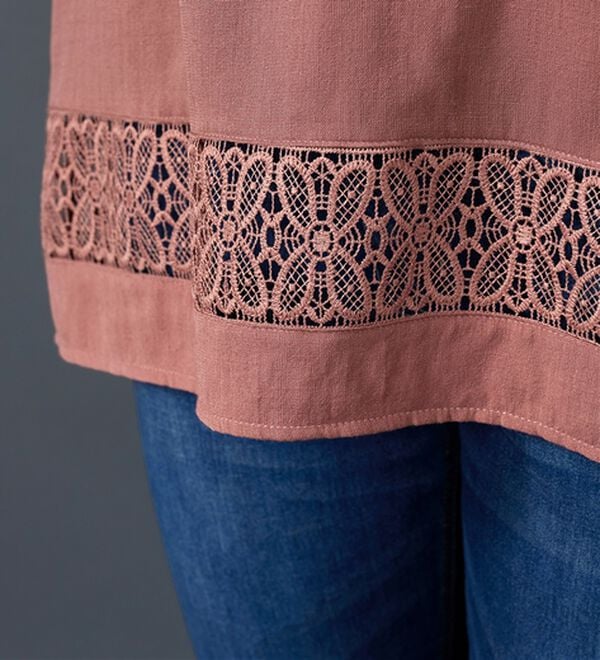 BELLUNA（ベルーナ）の「袖＆裾レースデザインシャツチュニック（チュニック）」｜詳細画像
