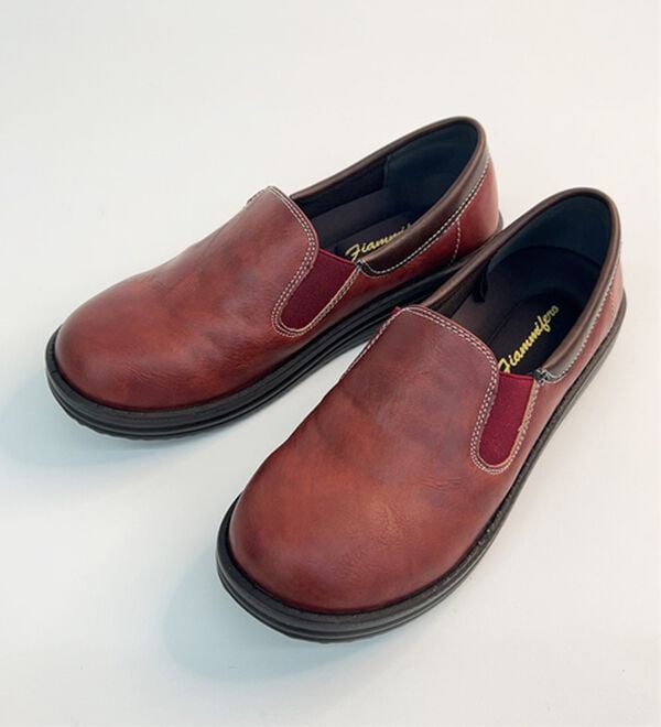 BELLUNA（ベルーナ）の「コロンと可愛い幅広サイドゴアスリッポン（スリッポン）」｜ワイン