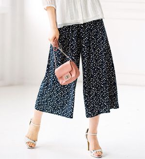 BELLUNA（ベルーナ）の「レーヨンポケット付ガウチョパンツ（ワイドパンツ・ガウチョ）」｜ネイビー系小花柄