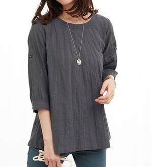 BELLUNA（ベルーナ）の「【店舗・ネット限定】シャドーストライプ素材タック使いブラウス（ブラウス）」｜チャコール