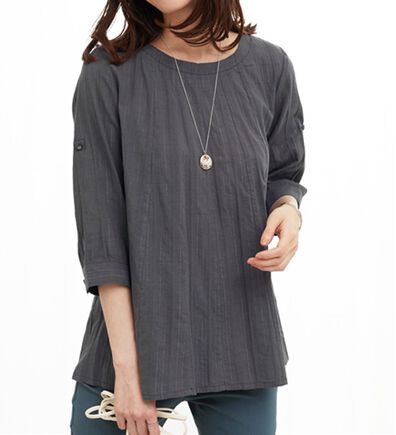 BELLUNA（ベルーナ）の「【店舗・ネット限定】シャドーストライプ素材タック使いブラウス（ブラウス）」