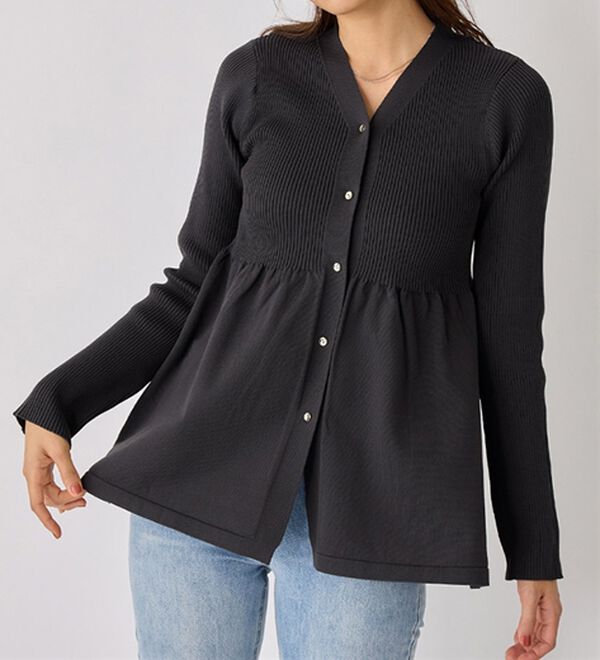 alotta（アロッタ）の「【華奢見え】ペプラムＶネックカーディガン（ニットカーディガン）」｜詳細画像