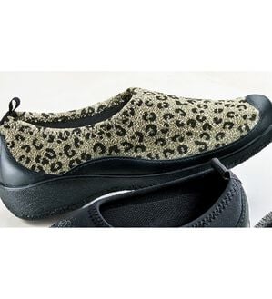 BELLUNA（ベルーナ）の「ゆったりワイズのびの～びウェッジシューズ（パンプス）」｜アニマルゴールド