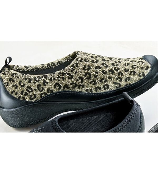 BELLUNA（ベルーナ）の「ゆったりワイズのびの～びウェッジシューズ（パンプス）」｜アニマルゴールド