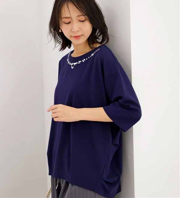 BELLUNA（ベルーナ）の「ビジュー使いドルマンプルオーバー（カットソー）」｜詳細画像