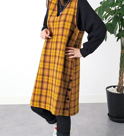 BELLUNA（ベルーナ）の「チェック柄ボタン使いジャンパースカート（ジャンパースカート）」