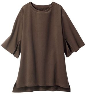 VINNO（ヴィノ）の「袖スリットデザイン超長綿ゆるＴシャツ（カットソー）」｜モカ