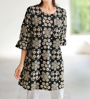 BELLUNA（ベルーナ）の「ひんやり冷感素材花柄プリントチュニック（チュニック）」｜黒系