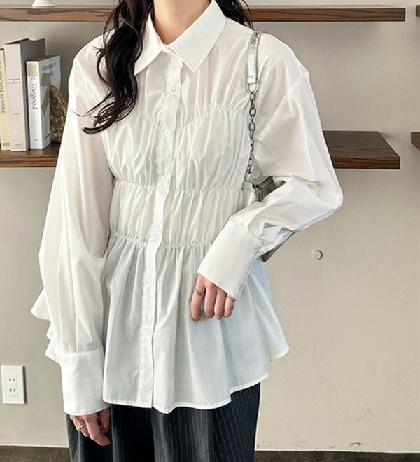 GeeRA（ジーラ）の「シャーリングビスチェデザインシャツ（シャツ）」｜オフホワイト