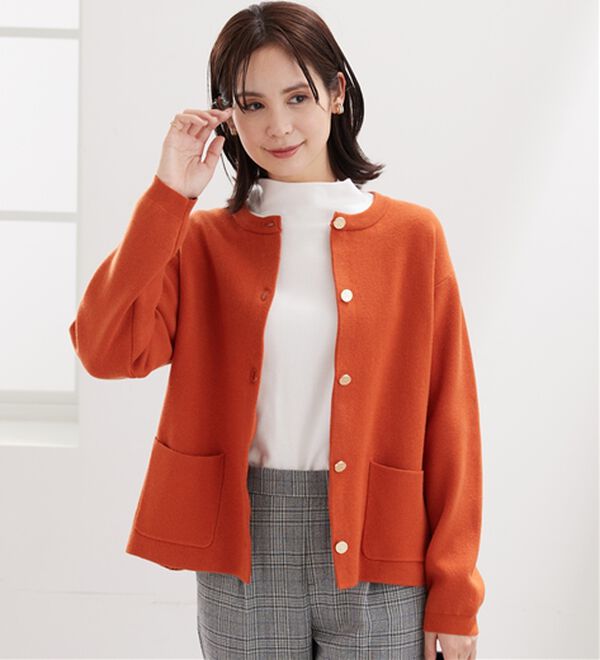 BELLUNA（ベルーナ）の「金ボタン使いニットカーディガン（ニットカーディガン）」｜詳細画像
