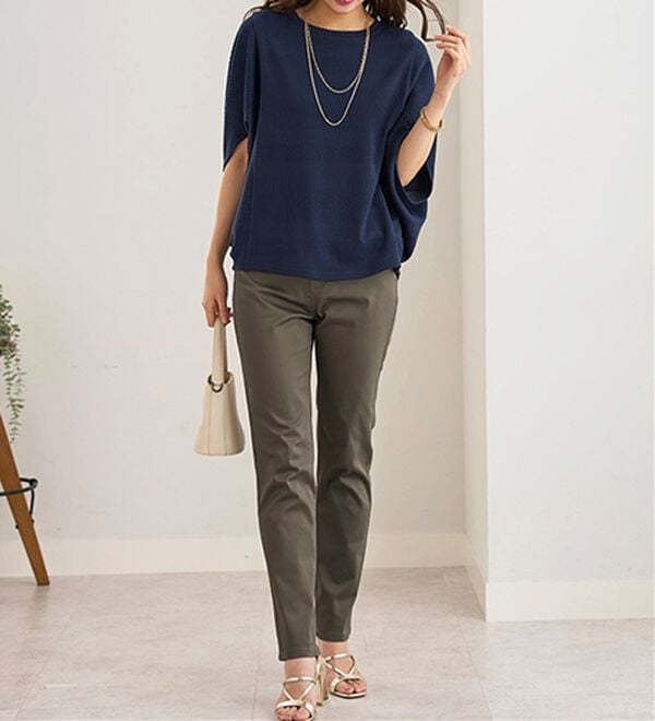 BELLUNA（ベルーナ）の「サラリ速乾！綿サテンストレッチカラーパンツ（フルレングスパンツ）」｜詳細画像