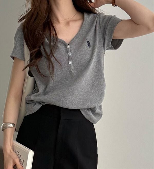 GeeRA（ジーラ）の「【ＵＳ．ＰＯＬＯ．ＡＳＳＮ】接触冷感Vネックヘンリーリブカットソー（カットソー）」｜詳細画像