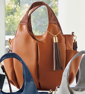 BELLUNA（ベルーナ）の「１０ポケット２ＷＡＹ柔らか軽量手提げ（ハンドバッグ）」｜キャメル