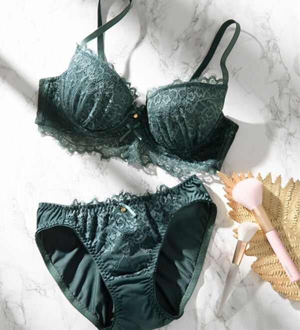 YU'NOW（ユナウ）の「ｔｏ　ｍｅｅブラ＆ショーツ（ブラジャー＆ショーツセット）」｜グリーンアンダーレース