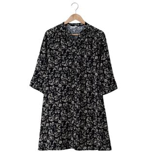 BELLUNA（ベルーナ）の「レーヨンプリントギャザー使いワンピース（その他ワンピース）」｜黒系花柄