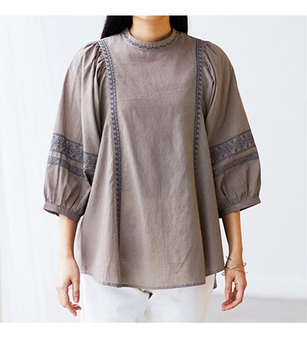 BELLUNA（ベルーナ）の「綿１００％インド刺しゅうハイネックブラウス（ブラウス）」｜詳細画像