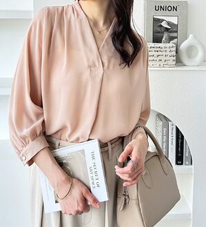 GeeRA（ジーラ）の「シルエットきれい！上品7分袖デザインブラウス（ブラウス）」｜ピンクベージュ