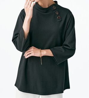 BELLUNA（ベルーナ）の「色あせにくい黒！ボタン使いハイネックプルオーバー（カットソー）」｜黒