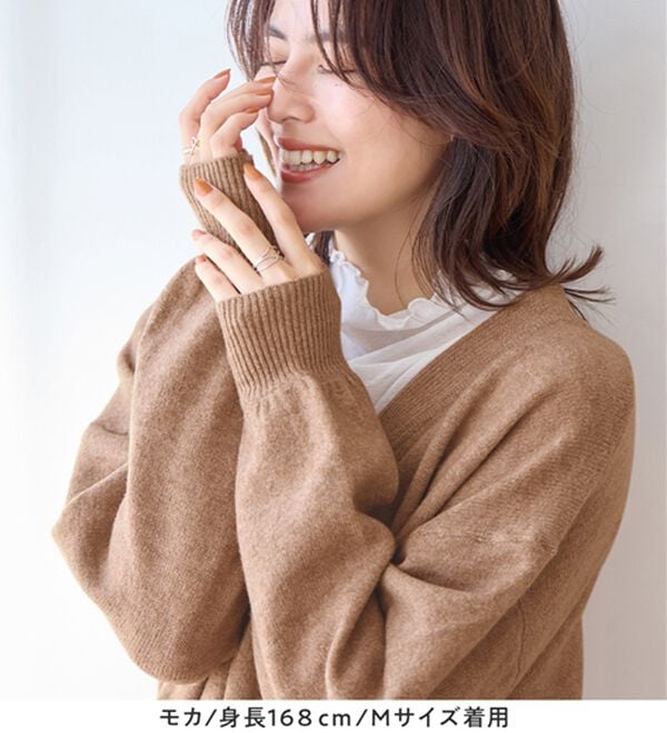 Viola e Viola（ヴィオラ エ ヴィオラ）の「【洗えるもちもち】首回りすっきり見せＶネックニット（ニット・セーター）」｜詳細画像