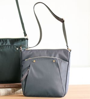 BELLUNA（ベルーナ）の「大人の上品見え縦型ショルダー（ショルダーバッグ）」｜グレー