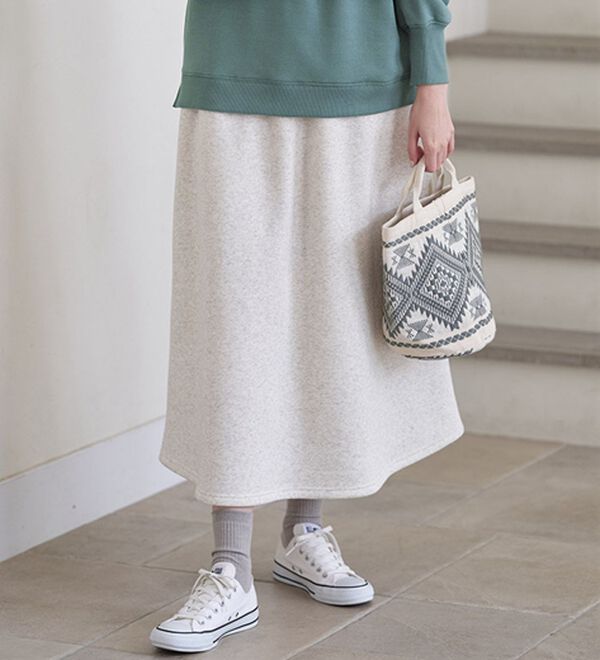 BELLUNA（ベルーナ）の「【毛玉になりにくい】あったかキレイ！大人のプリントトレーナー（トレーナー・スウェット）」｜詳細画像