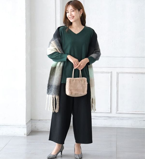 A HAPPY MARILYN（アハッピーマリリン）の「【Ｌ～８Ｌ】Ｒｉｎ フィット感軽減！Ｔシャツ感覚もっちりやわらかＶネックニット（ニット・セーター）」｜詳細画像