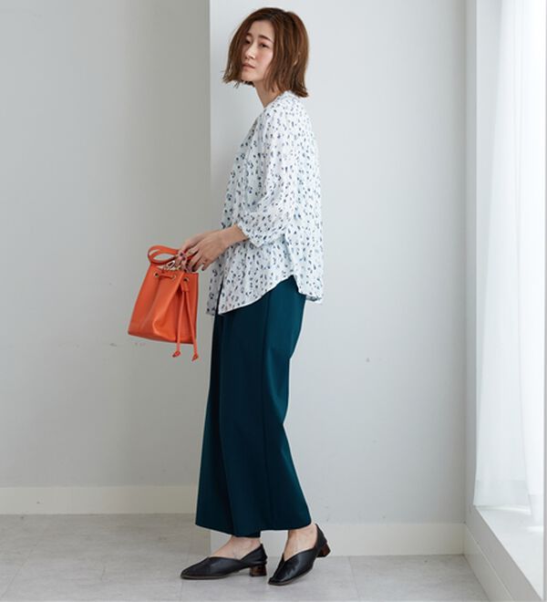 BELLUNA（ベルーナ）の「レーヨン素材ギャザー使いプリントブラウス（ブラウス）」｜詳細画像