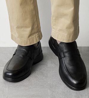 「＜ゴアテックス＞マドラスウォークスニーカー（メンズスニーカー）」｜スリッポン・ブラック