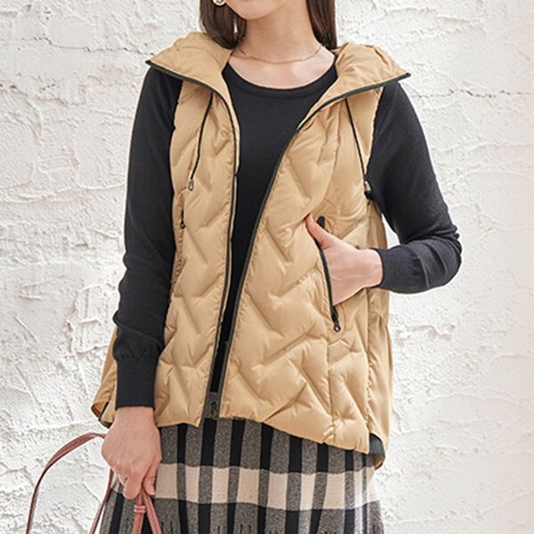 BELLUNA（ベルーナ）の「シームレスダウンデザインベスト（ベスト）」｜詳細画像