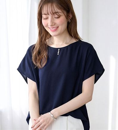 alotta（アロッタ）の「【接触冷感】パール調ボタンデザインブラウス（ブラウス）」