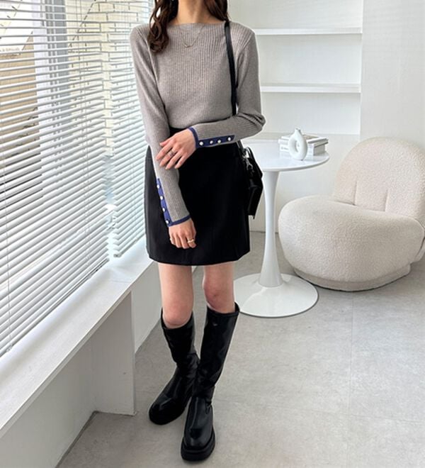 GeeRA（ジーラ）の「袖口ボタン配色ボートネックリブニット（ニット・セーター）」｜詳細画像