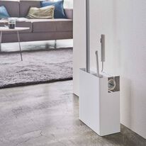 iellio（イエリオ）の「タワー　クリーナーツールオーガナイザー　＜ｔｏｗｅｒ　山崎実業＞（掃除用品）」