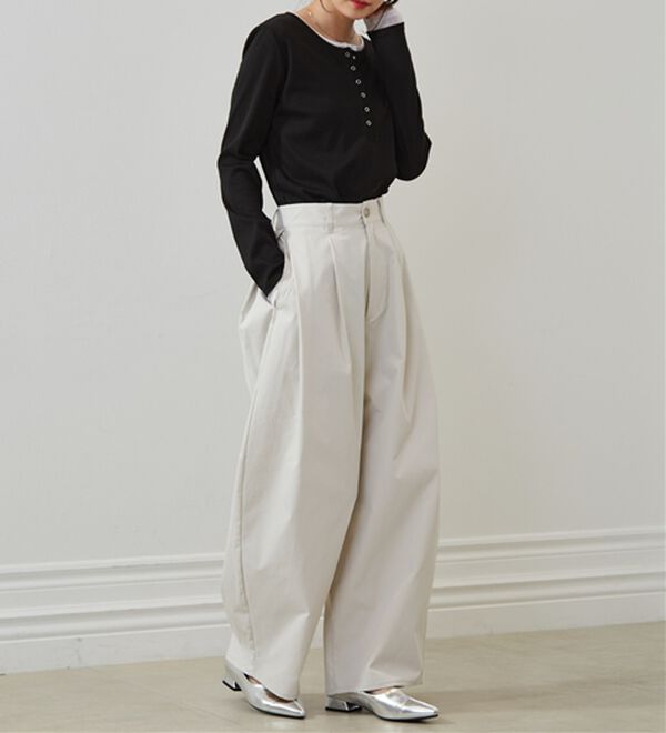 RANAN（ラナン）の「カーブシルエットサイドタックパンツ（フルレングスパンツ）」｜詳細画像