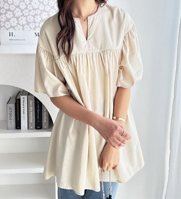 yori キーネックトップス　半袖　白　フレア　ホワイト　ブラウス　一回着用美品 Yori キーネック 白 36 ホワイト フリル 半袖 トップス - メルカリ