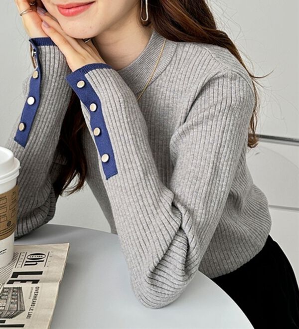 GeeRA（ジーラ）の「袖口ボタン配色ハイネックリブニット（ニット・セーター）」｜詳細画像