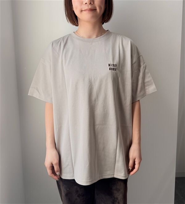BELLUNA（ベルーナ）の「＜Ｄｉｓｎｅｙ＞【ミッキー】バックサガラ刺しゅうワイドシルエットＴシャツ（Tシャツ）」｜詳細画像