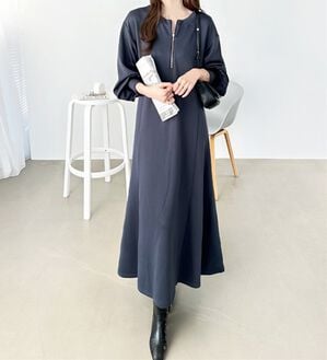 GeeRA（ジーラ）の「【再入荷】1枚で決まる！ハーフジップフレアワンピース（カットソーワンピース）」｜チャコールグレー