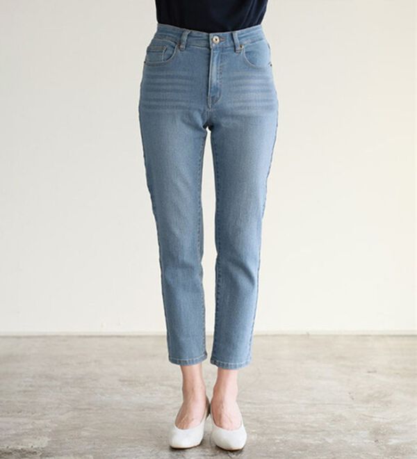 Pierrot（ピエロ）の「【ストレッチ素材】大人のためのゆるテーパードデニムパンツ（フルレングスパンツ）」｜詳細画像