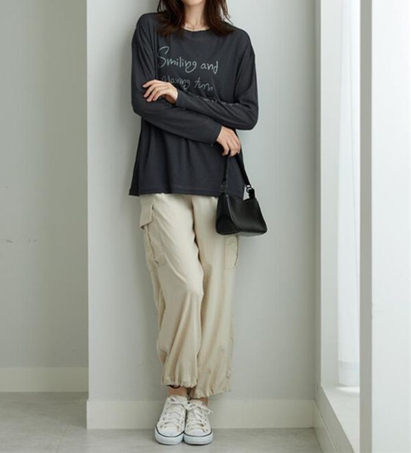 BELLUNA（ベルーナ）の「シアー素材ラクガキ風ロゴプルオーバー（カットソー）」｜詳細画像