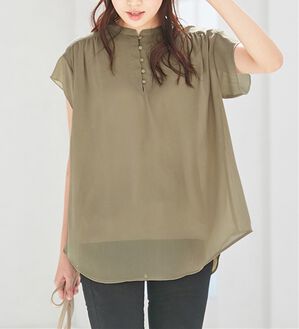 alotta（アロッタ）の「楊柳素材クルミボタンチュニックブラウス（チュニック）」｜ライトカーキ