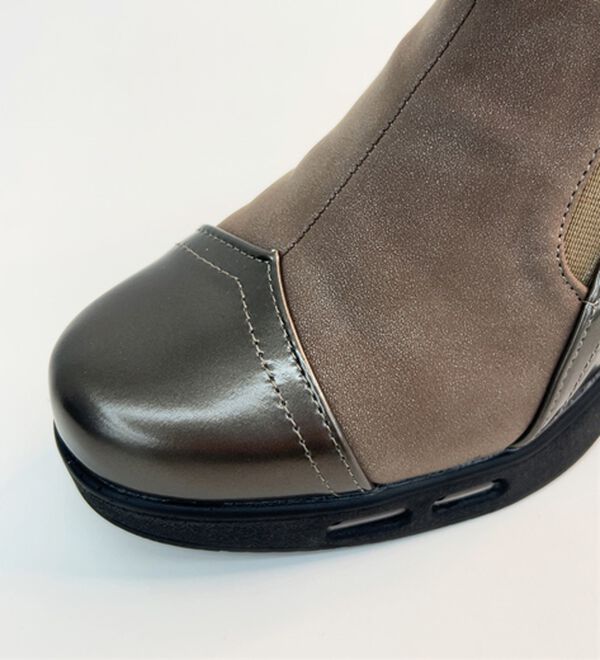 BELLUNA（ベルーナ）の「４Ｅダブルエア異素材切替シューズ（スリッポン）」｜詳細画像