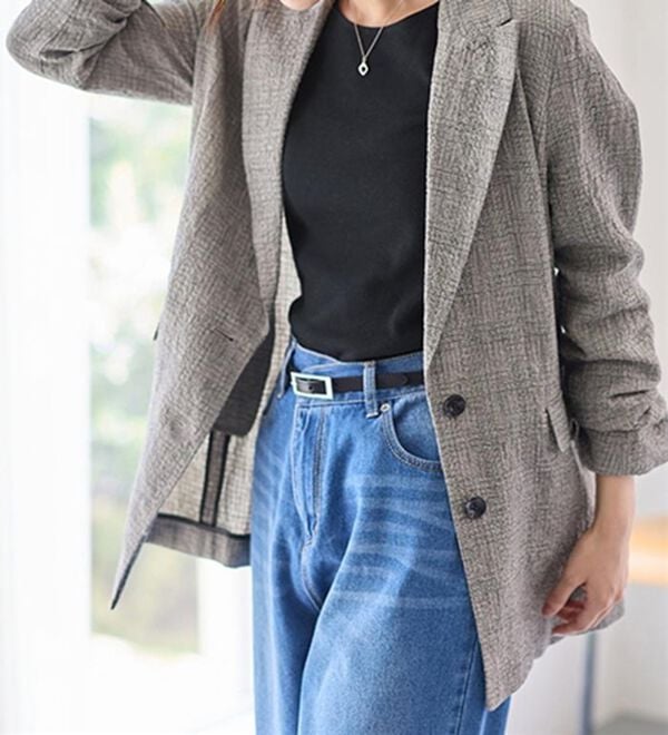 LAVIENNE（ラヴィエンヌ）の「【医師オススメ】綿１００％吸湿発熱あったかインナー　クルーネックインナー長袖（肌着・インナーウェア）」｜詳細画像