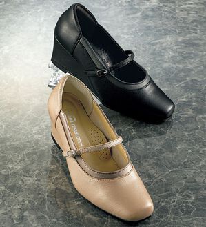 BELLUNA（ベルーナ）の「４Ｅ山羊革ベルト付配色ラインパンプス（パンプス）」｜詳細画像