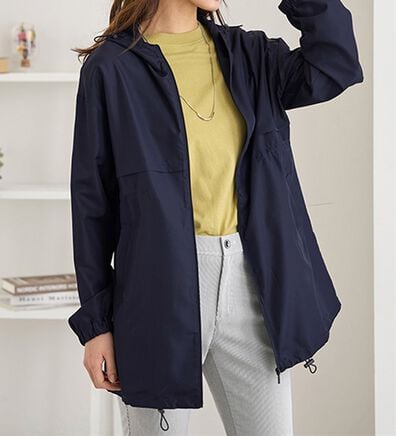 BELLUNA（ベルーナ）の「はっ水加工軽量パーカー（ポーチ付）（パーカー）」