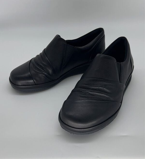 BELLUNA（ベルーナ）の「５Ｅ牛革切替ギャザースリッポン（スリッポン）」｜詳細画像