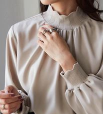 RANAN（ラナン）の「スカラップリブニット使いブラウス（ブラウス）」