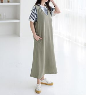 BELLUNA（ベルーナ）の「【２点セット】ロゴＴシャツ付ワンピースアンサンブル（アンサンブル）」｜カーキ