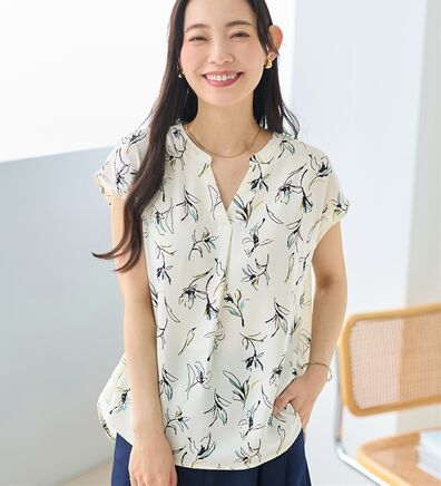 Viola e Viola（ヴィオラ エ ヴィオラ）の「さらさらＥＡＳＹスキッパーフレンチスリーブブラウス（ブラウス）」